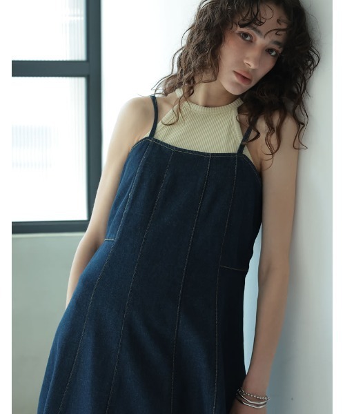 Re:EDIT（リエディ）の「[2025 SUMMER COLLECTION][低身長サイズ有]コットンデニムパネルフレアキャミワンピース（ワンピース・レディース・ネイビー/ブルー・MEDIUM/LARGE/SHORT）」の6枚目の写真