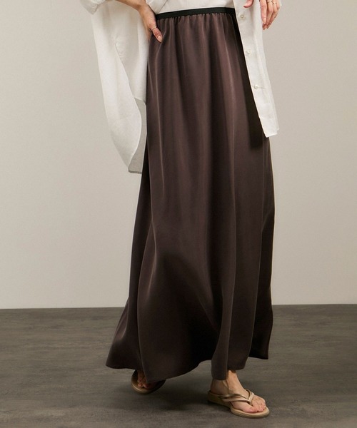 SALON adam et rope'（サロン アダム エ ロペ）の「キュプラツイルバックフレアースカート［セットアップ対応］（スカート・レディース・ブラウン/ベージュ・FREE）」の4枚目の写真