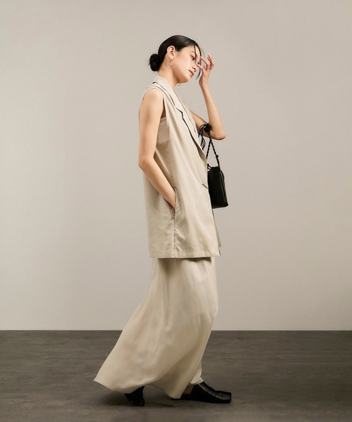 SALON adam et rope'（サロン アダム エ ロペ）の「キュプラツイルバックフレアースカート［セットアップ対応］（スカート・レディース・ブラウン/ベージュ・FREE）」の5枚目の写真