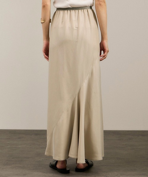 SALON adam et rope'（サロン アダム エ ロペ）の「キュプラツイルバックフレアースカート［セットアップ対応］（スカート・レディース・ブラウン/ベージュ・FREE）」の13枚目の写真