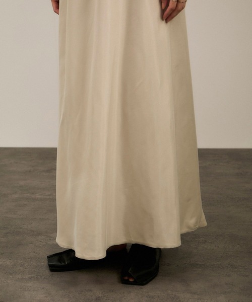 SALON adam et rope'（サロン アダム エ ロペ）の「キュプラツイルバックフレアースカート［セットアップ対応］（スカート・レディース・ブラウン/ベージュ・FREE）」の15枚目の写真