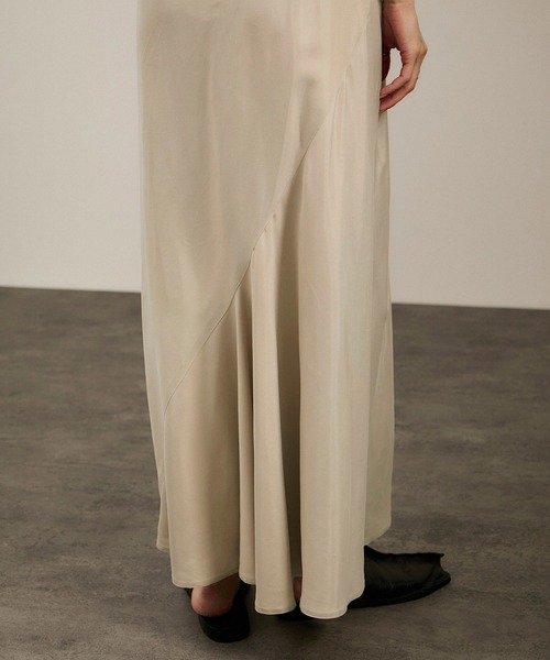 SALON adam et rope'（サロン アダム エ ロペ）の「キュプラツイルバックフレアースカート［セットアップ対応］（スカート・レディース・ブラウン/ベージュ・FREE）」の16枚目の写真