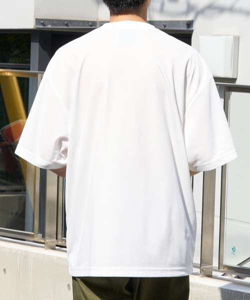 MAISON CLUB(メゾンクラブ)の「【MAISON CLUB】Over Size Dry Tee / オーバーサイズドライTee 速乾 ジムウェア ランニング ラッシュガード代わりにも(Tシャツ/カットソー・メンズ・ブラック/ホワイト・M/L)」の6枚目の写真