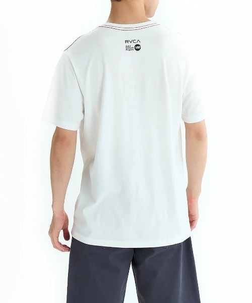 RVCA(ルーカ)の「RVCA メンズ 【RICH JACOBS】 JACOB BALANCE SS Tシャツ 【2025年夏モデル】/ルーカ半袖Tシャツ(Tシャツ/カットソー・メンズ・オフホワイト・X-LARGE/SMALL)」の3枚目の写真