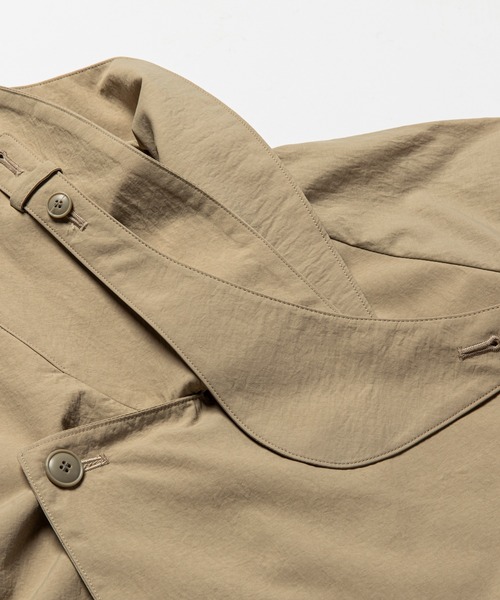 meanswhile(ミーンズワイル)の「Nylon Wrap Over Coat(トレンチコート・メンズ・ベージュ/ブラック・2(M)/3(L))」の6枚目の写真