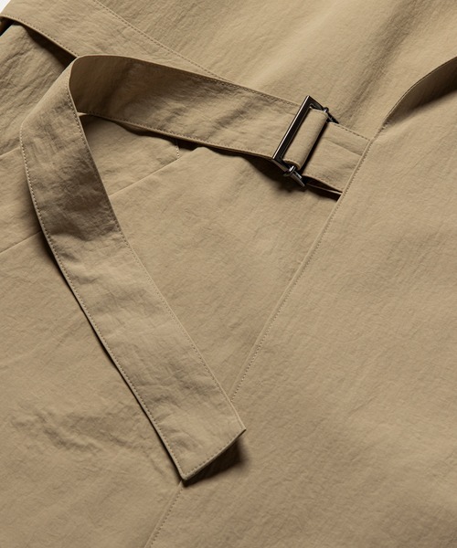 meanswhile(ミーンズワイル)の「Nylon Wrap Over Coat(トレンチコート・メンズ・ベージュ/ブラック・2(M)/3(L))」の7枚目の写真