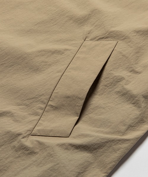 meanswhile(ミーンズワイル)の「Nylon Wrap Over Coat(トレンチコート・メンズ・ベージュ/ブラック・2(M)/3(L))」の8枚目の写真