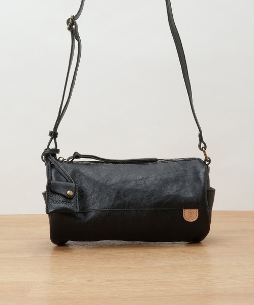 toleur（トーラ）の「toleur カウレザーロールショルダー（ショルダーバッグ・レディース・ブラック/ワイン/ブラウン/ラベンダー/グレー/マスタード・FREE）」の2枚目の写真