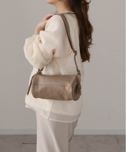 toleur（トーラ）の「toleur カウレザーロールショルダー（ショルダーバッグ・レディース・ブラック/ワイン/ブラウン/ラベンダー/グレー/マスタード・FREE）」の7枚目の写真