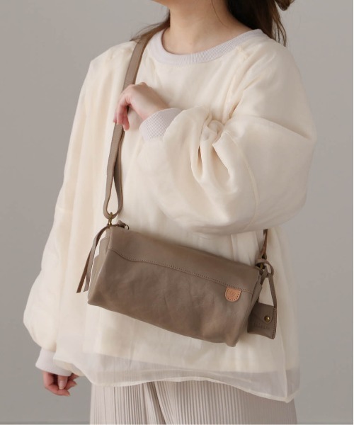 toleur（トーラ）の「toleur カウレザーロールショルダー（ショルダーバッグ・レディース・ブラック/ワイン/ブラウン/ラベンダー/グレー/マスタード・FREE）」の8枚目の写真