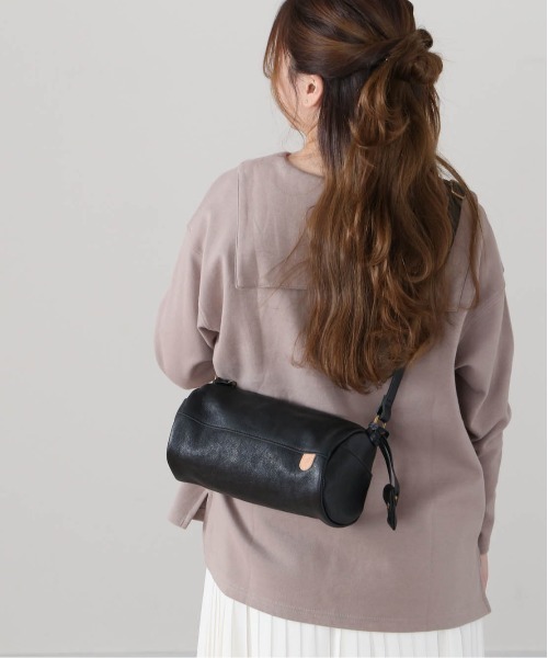 toleur（トーラ）の「toleur カウレザーロールショルダー（ショルダーバッグ・レディース・ブラック/ワイン/ブラウン/ラベンダー/グレー/マスタード・FREE）」の11枚目の写真