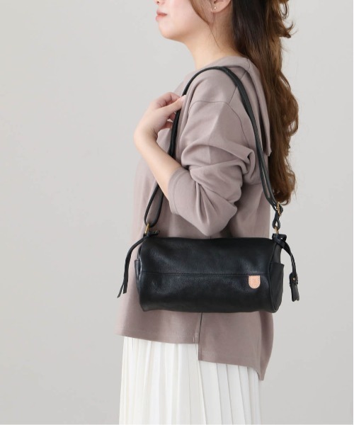 toleur（トーラ）の「toleur カウレザーロールショルダー（ショルダーバッグ・レディース・ブラック/ワイン/ブラウン/ラベンダー/グレー/マスタード・FREE）」の12枚目の写真