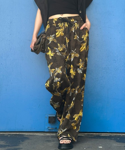 SpRay(スプレイ)の「花柄リラックスパンツ(その他パンツ・レディース・チャコールグレー/グレー/ブラック/カーキ・FREE)」の4枚目の写真