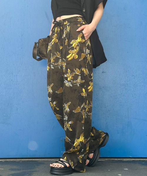 SpRay(スプレイ)の「花柄リラックスパンツ(その他パンツ・レディース・チャコールグレー/グレー/ブラック/カーキ・FREE)」の15枚目の写真