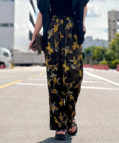 SpRay(スプレイ)の「花柄リラックスパンツ(その他パンツ・レディース・チャコールグレー/グレー/ブラック/カーキ・FREE)」の9枚目の写真