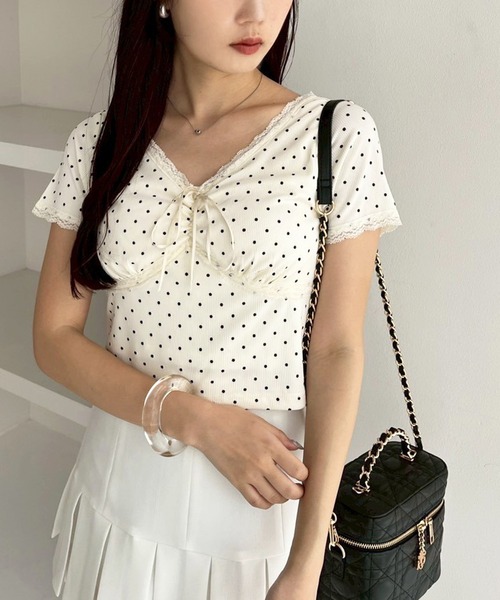 one after another NICE CLAUP(ワンアフターアナザーナイスクラップ)の「【カップ付き】レーステレコトップス(Tシャツ/カットソー・レディース・ブラック/ホワイト系その他/ドット/サックスブルー・FREE)」の4枚目の写真