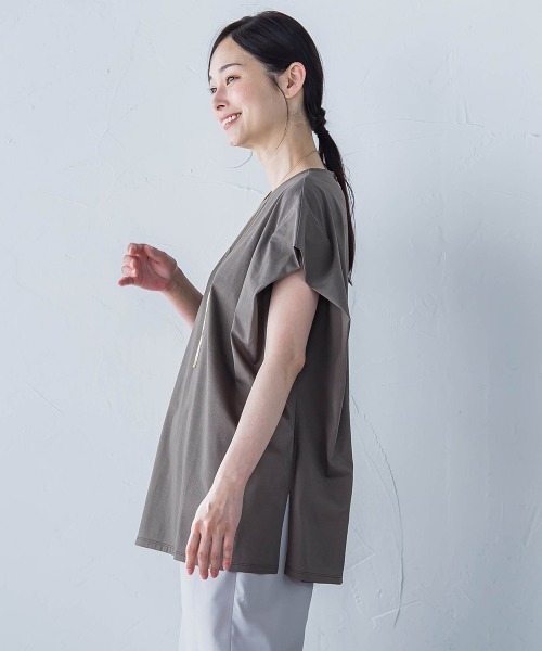 LAUTREAMONT（ロートレアモン）の「【WEB限定】タックデザインカットソー ≪接触冷感／洗濯機OK≫（Tシャツ/カットソー・レディース・ブルー/ブラック/カーキ/ホワイト/ブラウン・9号）」の22枚目の写真