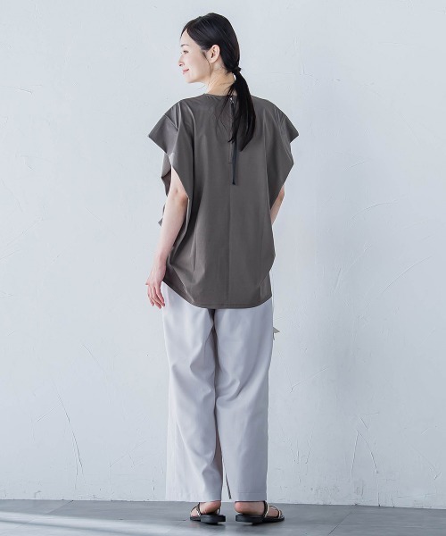 LAUTREAMONT（ロートレアモン）の「【WEB限定】タックデザインカットソー ≪接触冷感／洗濯機OK≫（Tシャツ/カットソー・レディース・ブルー/ブラック/カーキ/ホワイト/ブラウン・9号）」の14枚目の写真