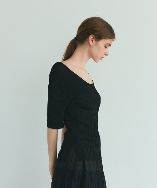 GRACE CLASS（グレースクラス）の「リブニットトップ（ニット/セーター・レディース・キャメル/ブラック・36）」の5枚目の写真