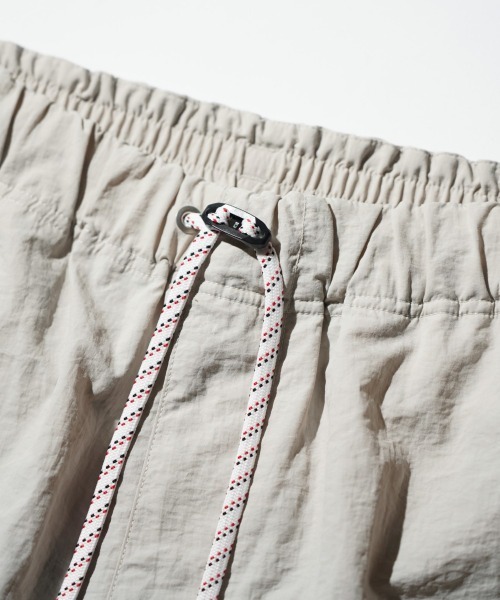 NANGA(ナンガ)の「NANGA / ナンガ NYLON TUSSER EASY SHORTS ナイロンタッサー イージーショーツ(その他パンツ・メンズ・ブルー/アイボリー/オレンジ/グリーン/ブラック/ライトパープル/ライトイエロー・MEDIUM/LARGE/SMALL/X-LARGE)」の15枚目の写真