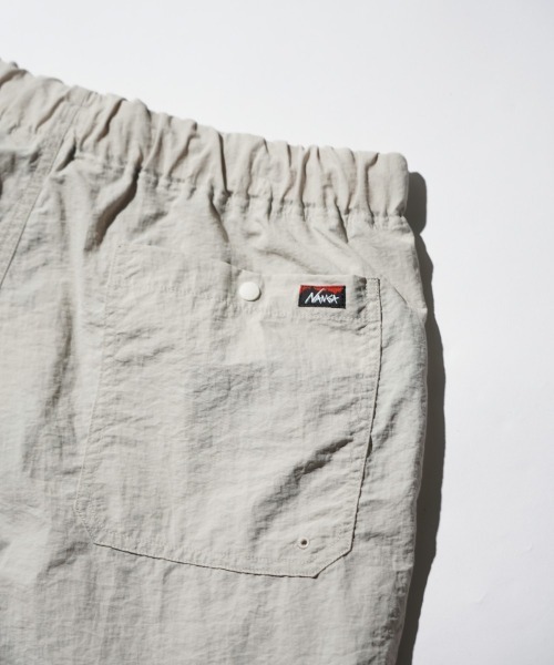 NANGA(ナンガ)の「NANGA / ナンガ NYLON TUSSER EASY SHORTS ナイロンタッサー イージーショーツ(その他パンツ・メンズ・ブルー/アイボリー/オレンジ/グリーン/ブラック/ライトパープル/ライトイエロー・MEDIUM/LARGE/SMALL/X-LARGE)」の21枚目の写真