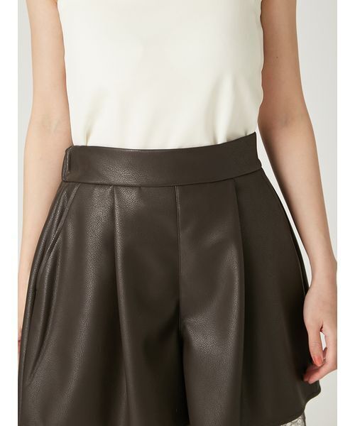 FRAY I.D(フレイアイディー)の「レースヘムレザーライクショートパンツ(その他パンツ・レディース・ブラウン/ブラック/グレイッシュベージュ・0/1)」の12枚目の写真