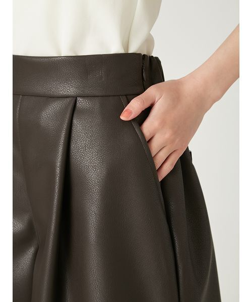 FRAY I.D(フレイアイディー)の「レースヘムレザーライクショートパンツ(その他パンツ・レディース・ブラウン/ブラック/グレイッシュベージュ・0/1)」の13枚目の写真