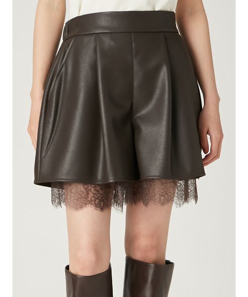FRAY I.D(フレイアイディー)の「レースヘムレザーライクショートパンツ(その他パンツ・レディース・ブラウン/ブラック/グレイッシュベージュ・0/1)」の2枚目の写真