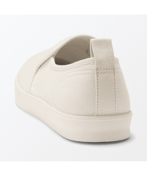 無印良品（ムジルシリョウヒン）の「婦人　柔らかい中敷を使用した　撥水スリッポンスニーカー（スニーカー・レディース・ブラック/オフホワイト・22.5cm/23.0cm/23.5cm/24.0cm/24.5cm/25.0cm）」の8枚目の写真