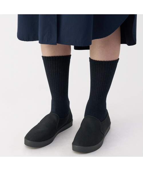 無印良品（ムジルシリョウヒン）の「婦人　柔らかい中敷を使用した　撥水スリッポンスニーカー（スニーカー・レディース・ブラック/オフホワイト・22.5cm/23.0cm/23.5cm/24.0cm/24.5cm/25.0cm）」の10枚目の写真