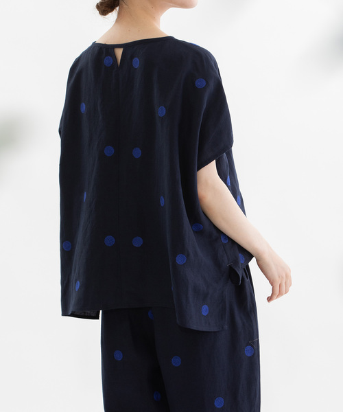 nop de nod(ノップドゥノッド)の「リネンレーヨンpolka刺繍ノーカラートップス(シャツ/ブラウス・レディース・ネイビー/ブラック/ダークグレー・M)」の14枚目の写真