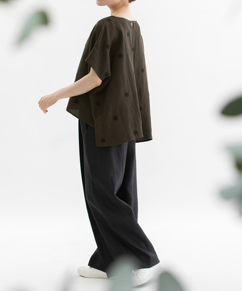 nop de nod(ノップドゥノッド)の「リネンレーヨンpolka刺繍ノーカラートップス(シャツ/ブラウス・レディース・ネイビー/ブラック/ダークグレー・M)」の18枚目の写真