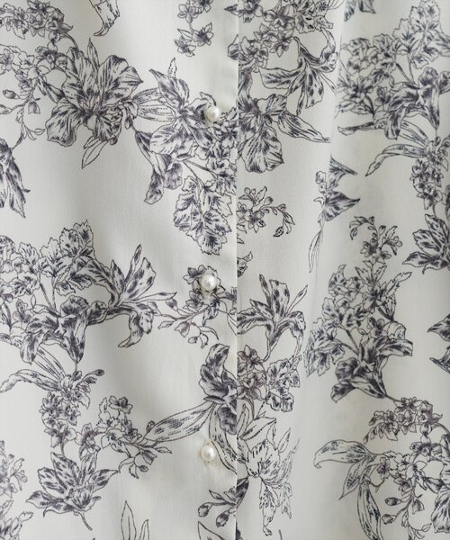 natural couture（ナチュラルクチュール）の「パール釦Vネック７分袖ブラウス（シャツ/ブラウス・レディース・その他2/その他1/サックスブルー/ピンクベージュ/チャコールグレー/オフホワイト・FREE）」の10枚目の写真