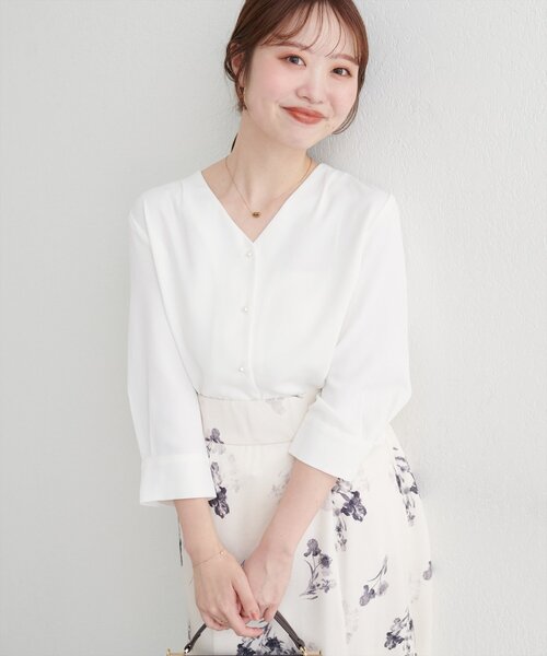 natural couture（ナチュラルクチュール）の「パール釦Vネック７分袖ブラウス（シャツ/ブラウス・レディース・その他2/その他1/サックスブルー/ピンクベージュ/チャコールグレー/オフホワイト・FREE）」の18枚目の写真