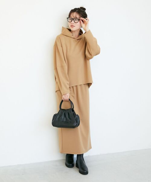 le.coeur blanc（ルクールブラン）の「ダンボールニットパーカー×スカートセット（ワンピース・レディース・ブラック/キャメル・38）」の2枚目の写真