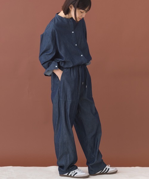 OMNES（オムネス）の「シャンブレーヨーク切替バンドカラー長袖シャツ（シャツ/ブラウス・レディース・ライトブルー/ダークブルー・FREE）」の6枚目の写真