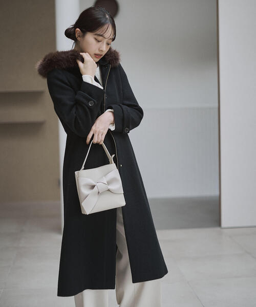 PROPORTION BODY DRESSING(プロポーションボディドレッシング)の「モッサフードフェイクファーロングコート / 1215252102(ステンカラーコート・レディース・ブラック/ベージュ/ダークグレー・MEDIUM/P/S/SMALL)」の15枚目の写真