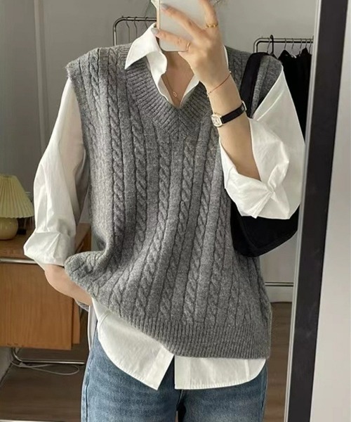 SEU(エスイーユー)の「今日のシーンにもぴったりフィット。ケーブル編み Vネック ゆったり ニットベスト ベストジレ オフィスカジュアル きれいめカジュアル レディース 韓国(ベスト・レディース・ベージュ/ブラック/アイボリー/グレー・フリー)」の1枚目の写真