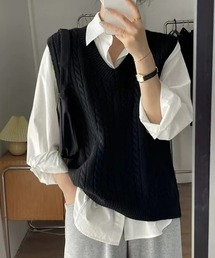 MARK&LONA ケーブル編み Vネック ベスト 黒 MARK&LONA ケーブル編み Vネック ベスト 黒