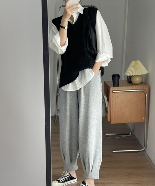 SEU(エスイーユー)の「今日のシーンにもぴったりフィット。ケーブル編み Vネック ゆったり ニットベスト ベストジレ オフィスカジュアル きれいめカジュアル レディース 韓国(ベスト・レディース・ベージュ/ブラック/アイボリー/グレー・フリー)」の6枚目の写真