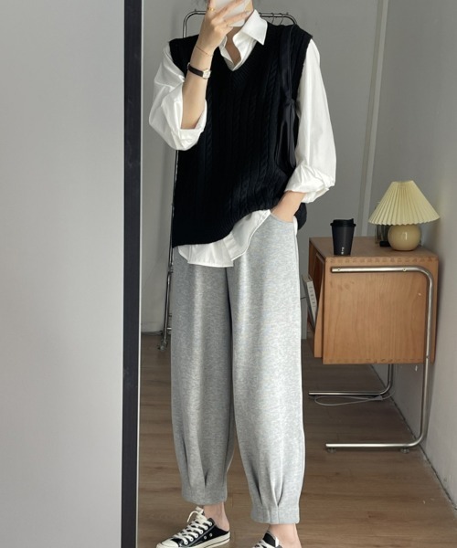 SEU(エスイーユー)の「今日のシーンにもぴったりフィット。ケーブル編み Vネック ゆったり ニットベスト ベストジレ オフィスカジュアル きれいめカジュアル レディース 韓国(ベスト・レディース・ベージュ/ブラック/アイボリー/グレー・フリー)」の7枚目の写真