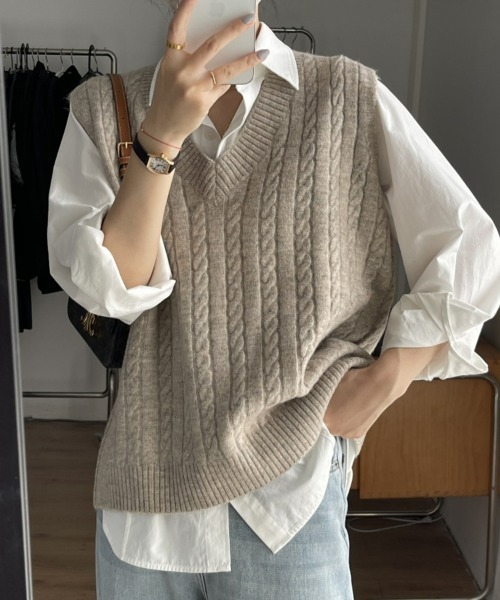 SEU(エスイーユー)の「今日のシーンにもぴったりフィット。ケーブル編み Vネック ゆったり ニットベスト ベストジレ オフィスカジュアル きれいめカジュアル レディース 韓国(ベスト・レディース・ベージュ/ブラック/アイボリー/グレー・フリー)」の10枚目の写真
