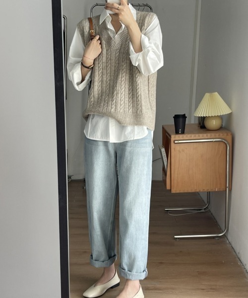 SEU(エスイーユー)の「今日のシーンにもぴったりフィット。ケーブル編み Vネック ゆったり ニットベスト ベストジレ オフィスカジュアル きれいめカジュアル レディース 韓国(ベスト・レディース・ベージュ/ブラック/アイボリー/グレー・フリー)」の13枚目の写真