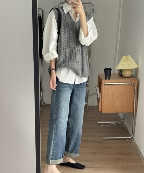 SEU(エスイーユー)の「今日のシーンにもぴったりフィット。ケーブル編み Vネック ゆったり ニットベスト ベストジレ オフィスカジュアル きれいめカジュアル レディース 韓国(ベスト・レディース・ベージュ/ブラック/アイボリー/グレー・フリー)」の17枚目の写真