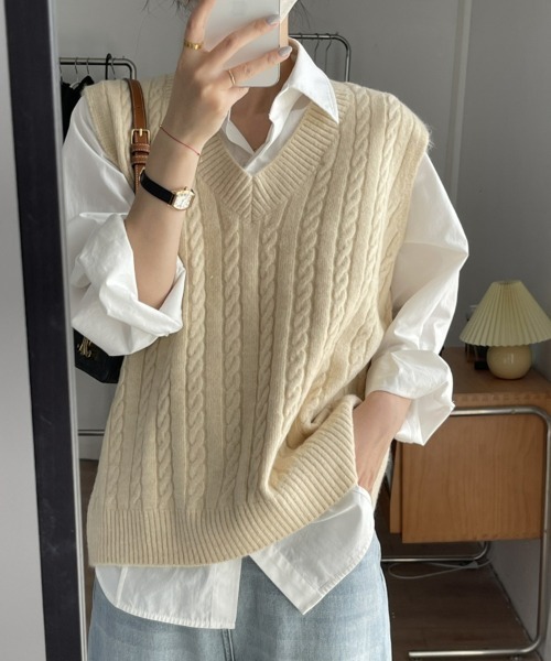SEU(エスイーユー)の「今日のシーンにもぴったりフィット。ケーブル編み Vネック ゆったり ニットベスト ベストジレ オフィスカジュアル きれいめカジュアル レディース 韓国(ベスト・レディース・ベージュ/ブラック/アイボリー/グレー・フリー)」の19枚目の写真