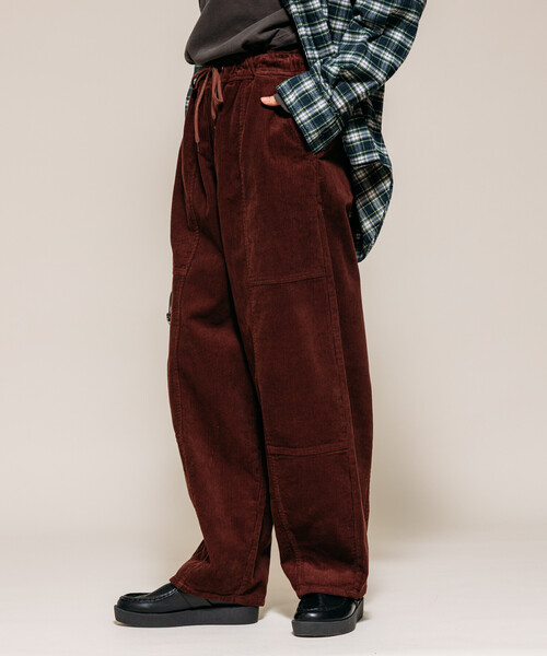 FREAK'S STORE（フリークスストア）の「＜新色追加＞コーデュロイバルーンパンツ/カーブパンツ（その他パンツ・レディース・オフホワイト/ブラック/ブラウン/ピンク/ベージュ・SMALL/MEDIUM）」の3枚目の写真