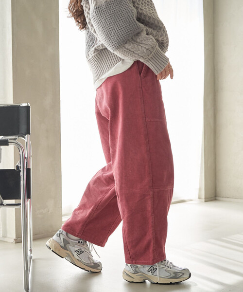FREAK'S STORE（フリークスストア）の「＜新色追加＞コーデュロイバルーンパンツ/カーブパンツ（その他パンツ・レディース・オフホワイト/ブラック/ブラウン/ピンク/ベージュ・SMALL/MEDIUM）」の5枚目の写真