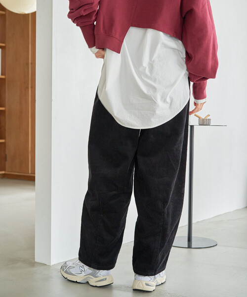 FREAK'S STORE（フリークスストア）の「＜新色追加＞コーデュロイバルーンパンツ/カーブパンツ（その他パンツ・レディース・オフホワイト/ブラック/ブラウン/ピンク/ベージュ・SMALL/MEDIUM）」の21枚目の写真