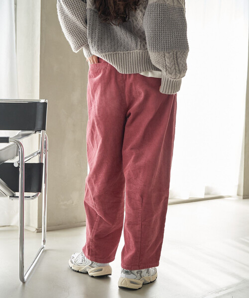 FREAK'S STORE（フリークスストア）の「＜新色追加＞コーデュロイバルーンパンツ/カーブパンツ（その他パンツ・レディース・オフホワイト/ブラック/ブラウン/ピンク/ベージュ・SMALL/MEDIUM）」の12枚目の写真