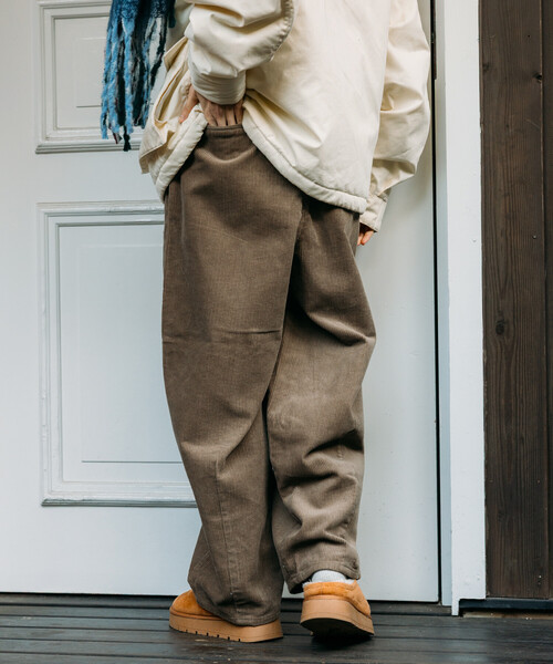 FREAK'S STORE（フリークスストア）の「＜新色追加＞コーデュロイバルーンパンツ/カーブパンツ（その他パンツ・レディース・オフホワイト/ブラック/ブラウン/ピンク/ベージュ・SMALL/MEDIUM）」の7枚目の写真